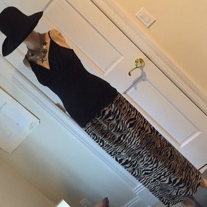 Elastic waist long and narrow- hides the bulge 😂